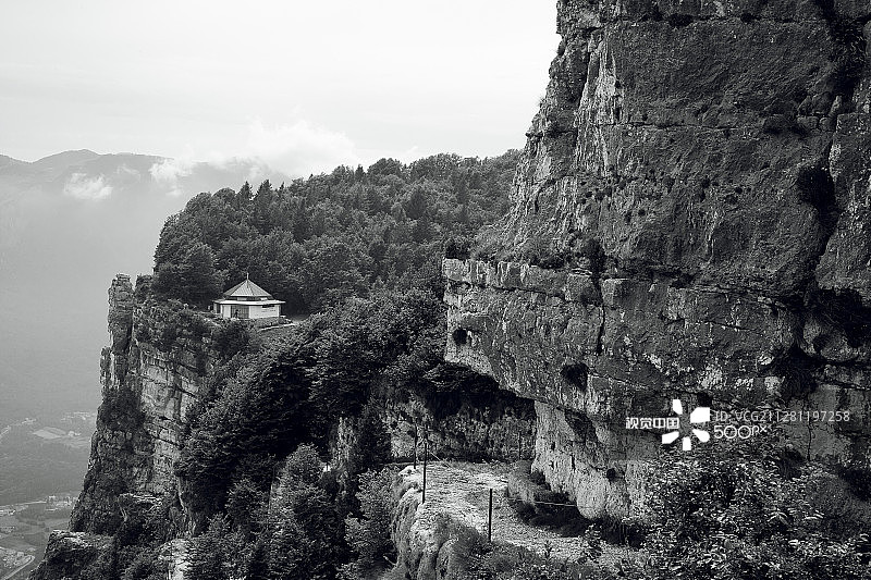 在掷弹兵的小路上图片素材