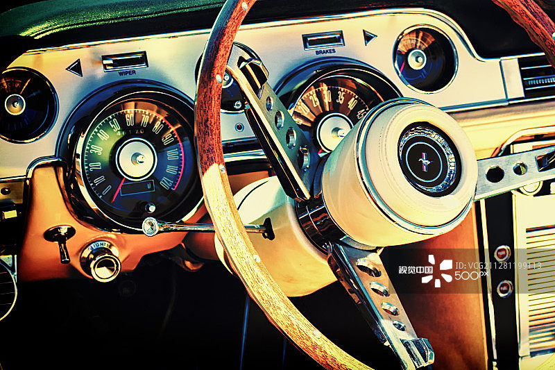 复古福特野马内饰图片素材