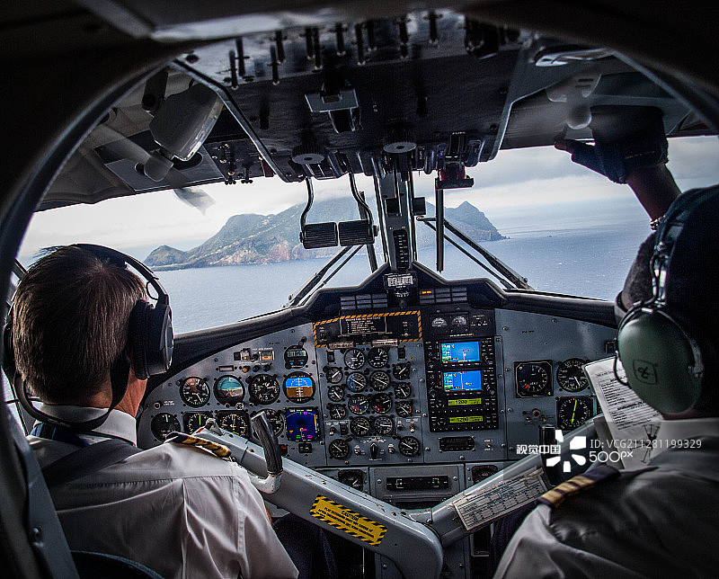 驾驶舱视角：飞往萨巴岛图片素材