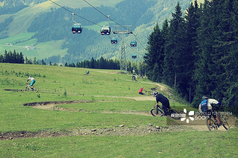 缠绕的曲线图片素材