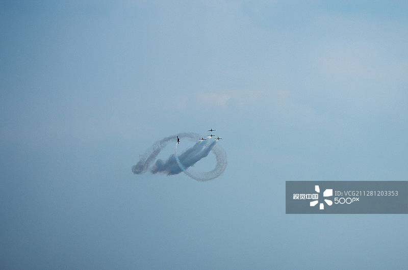 红牛格丁尼亚飞行竞赛图片素材