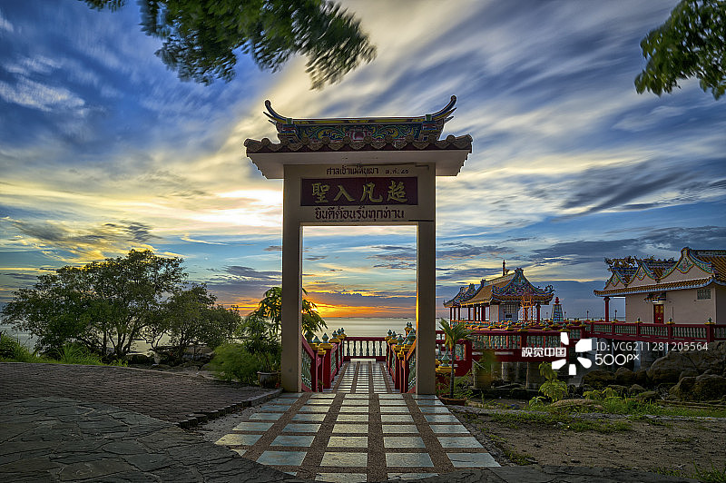 日落下的中国寺庙图片素材