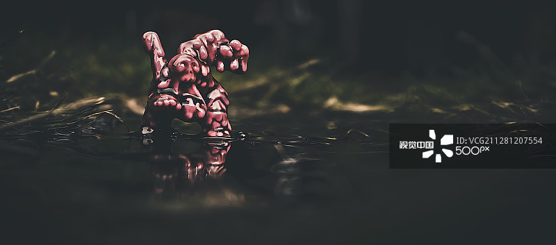 口袋里的怪物图片素材