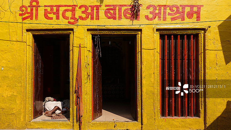 在印度瓦拉纳西休息一下图片素材