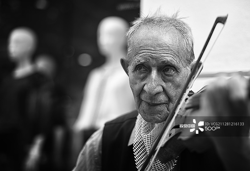 布拉格街头小提琴家图片素材