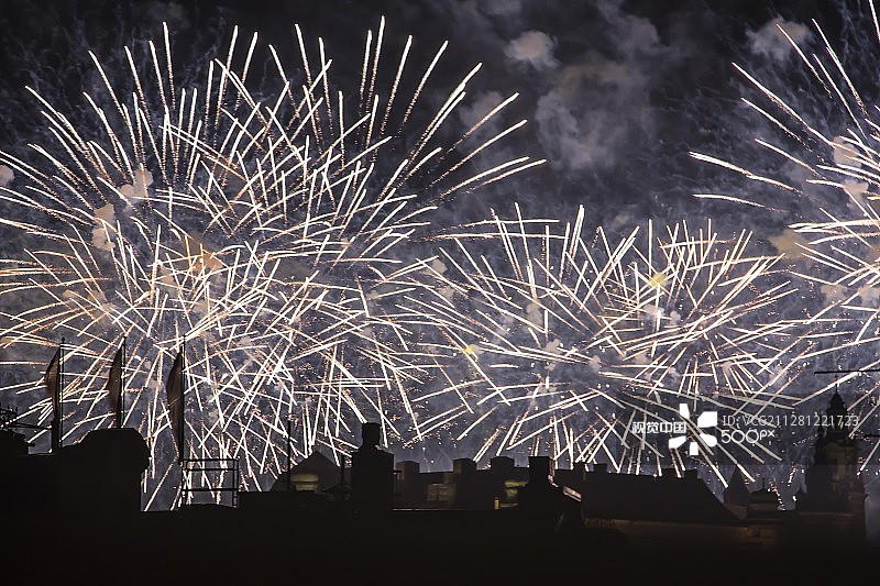 瓦维尔城堡上空的烟花图片素材