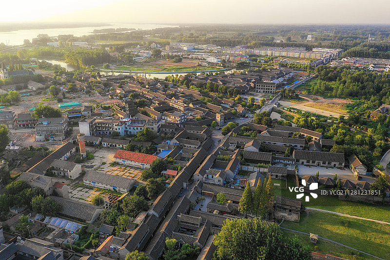 夕阳光线下的窑湾古镇+江苏省徐州市新沂市窑湾古镇图片素材