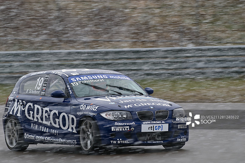 雪地竞速图片素材