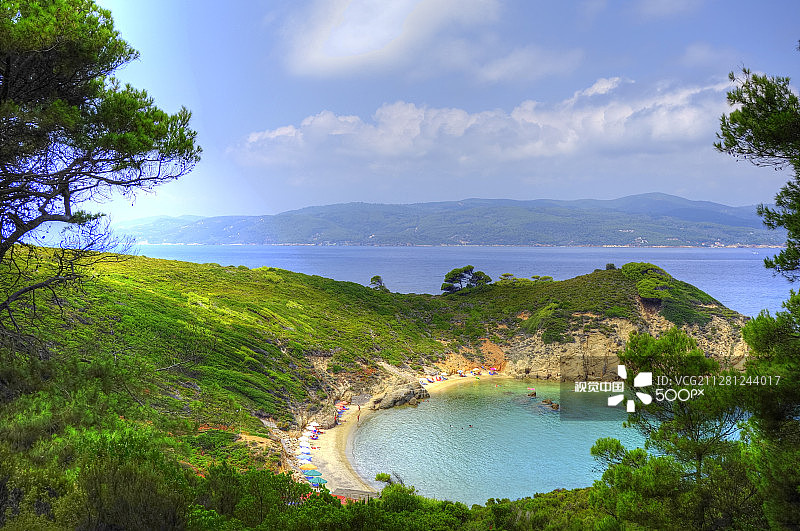 希腊斯基亚索斯岛上美丽的偏僻海滩图片素材