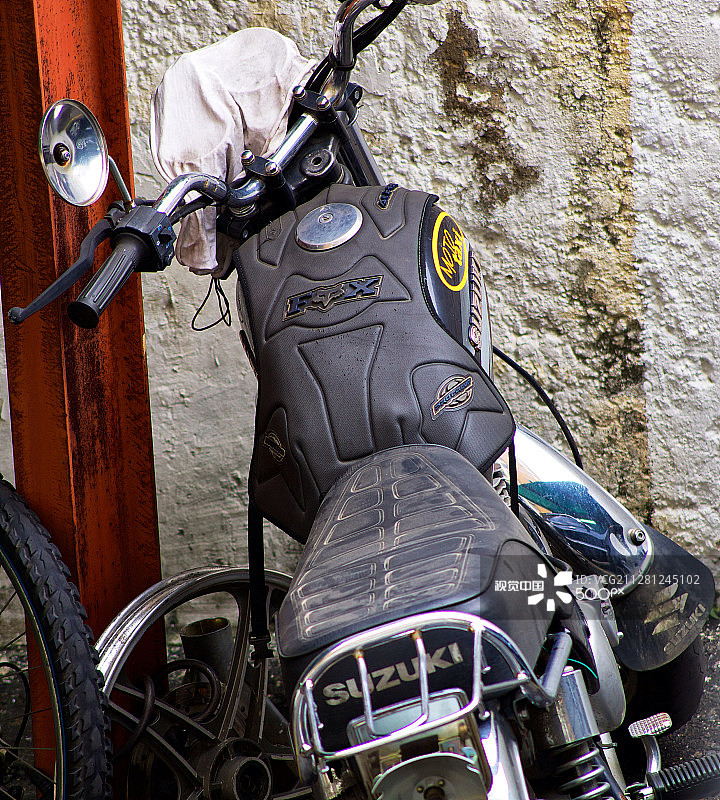 破旧的摩托车图片素材
