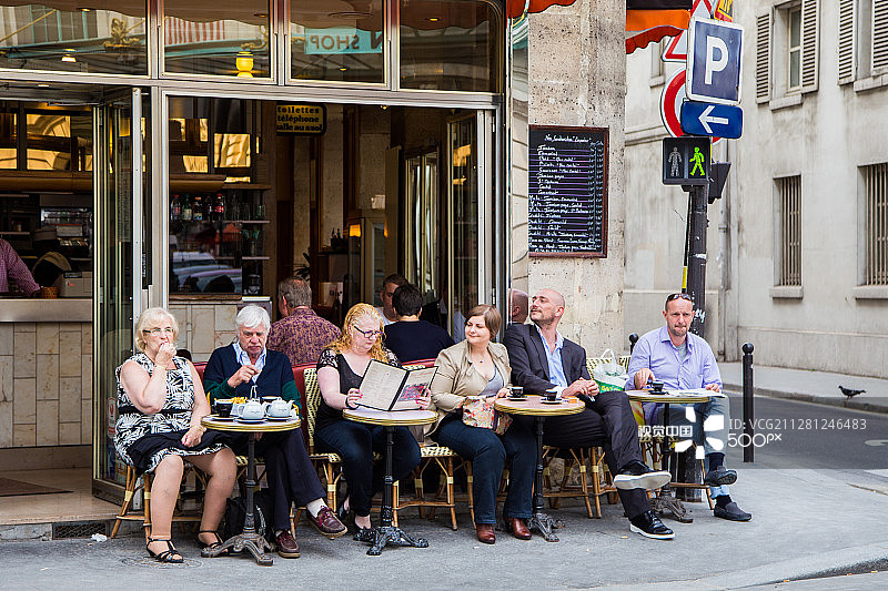 典型的巴黎咖啡馆图片素材