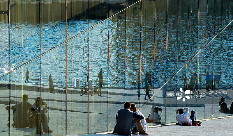 挪威奥斯陆歌剧院倒影图片素材