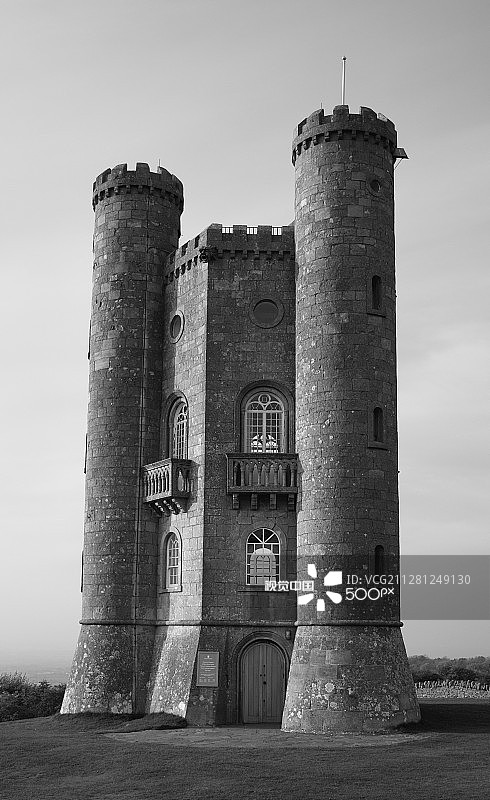 百老汇塔单色照片图片素材