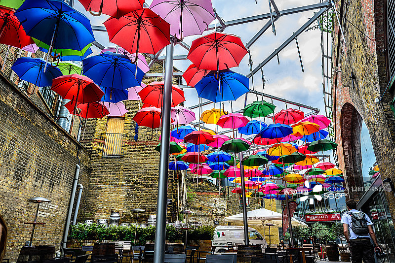 伦敦博罗市场的雨伞顶棚图片素材