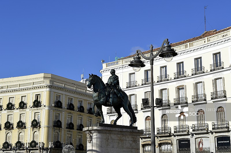 太阳门广场的卡洛斯三世雕像图片素材