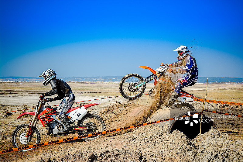 红牛111兆瓦：摩托车越野赛和硬耐力赛图片素材
