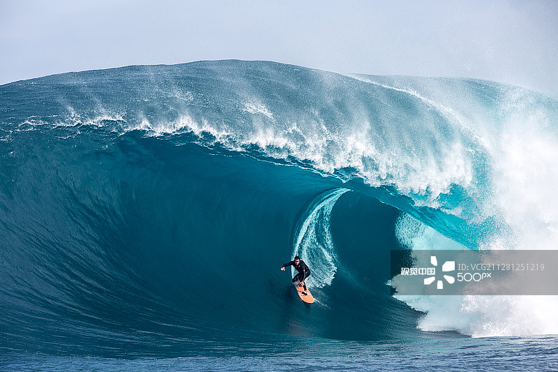 巨浪冲浪图片素材