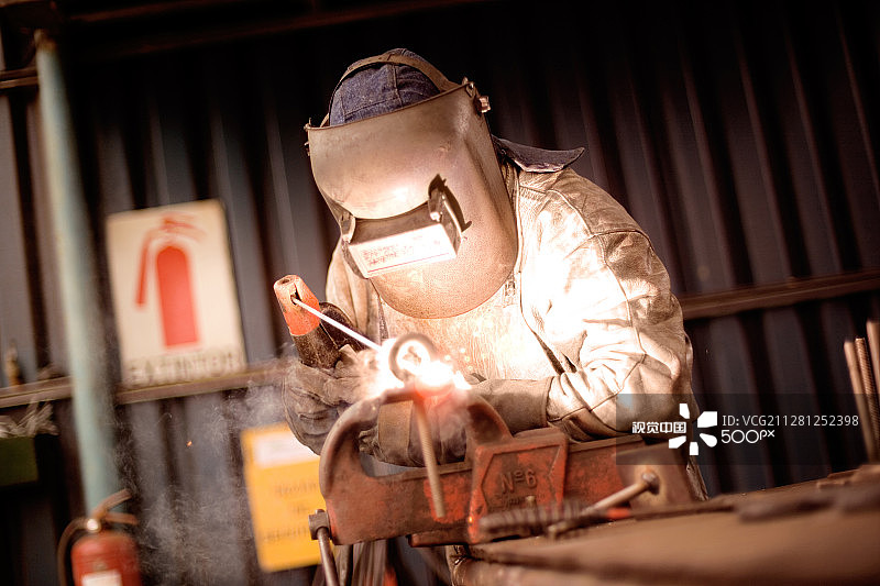 焊机在工作图片素材