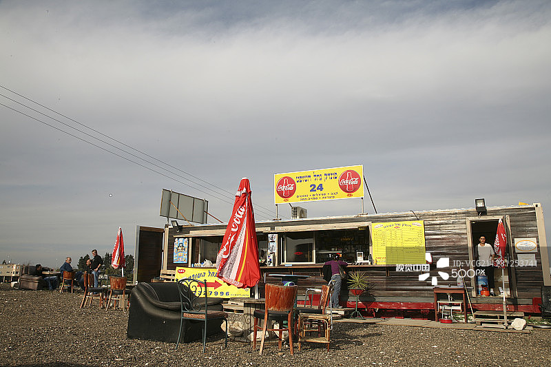 荒郊野外的售货亭图片素材