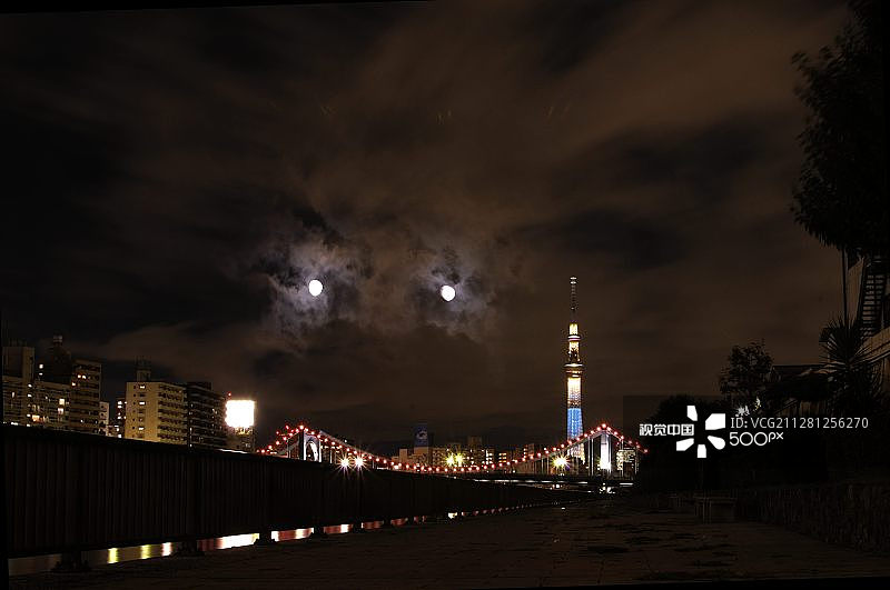 双子月亮图片素材