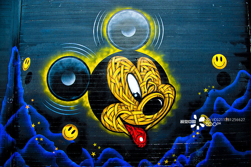 米奇眨眼图片素材