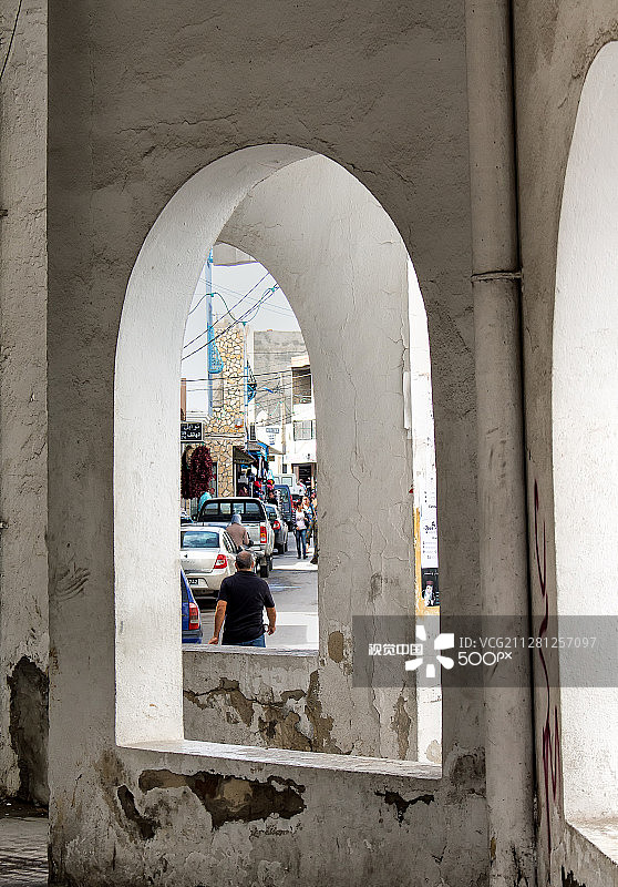 透过钥匙孔图片素材