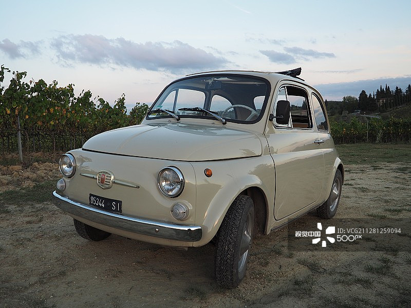 1968年产原版菲亚特500图片素材