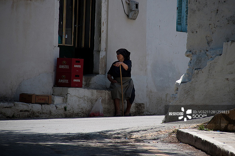 希腊科孚岛的乡村妇女图片素材