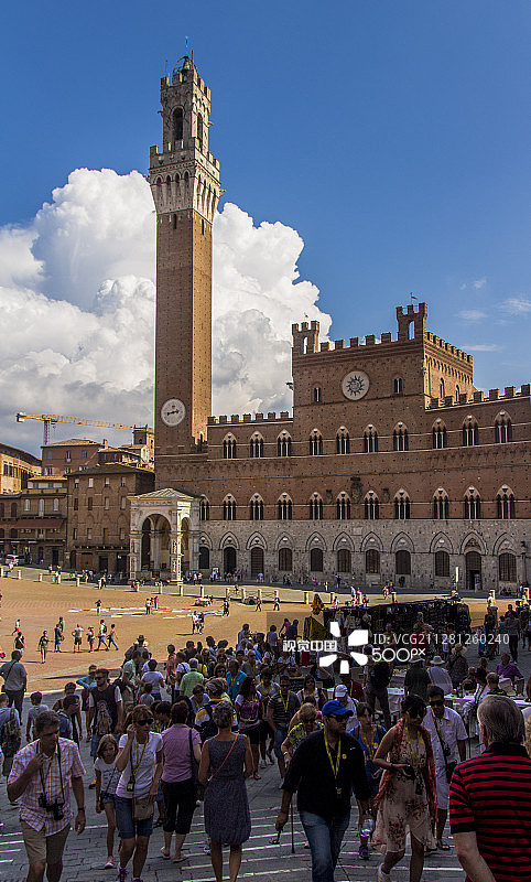 锡耶纳田野广场图片素材