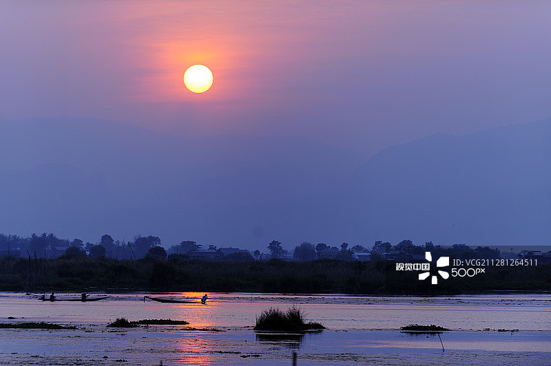 茵莱湖的日落图片素材