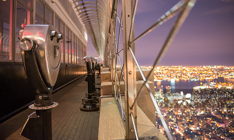 城市上空的眼睛图片素材