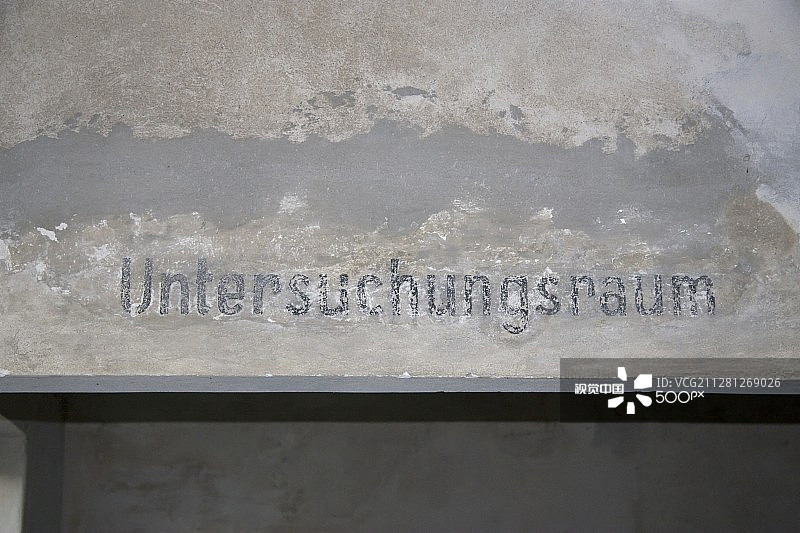 奥斯威辛-比克瑙前死亡集中营桑拿房的检查室，波兰图片素材