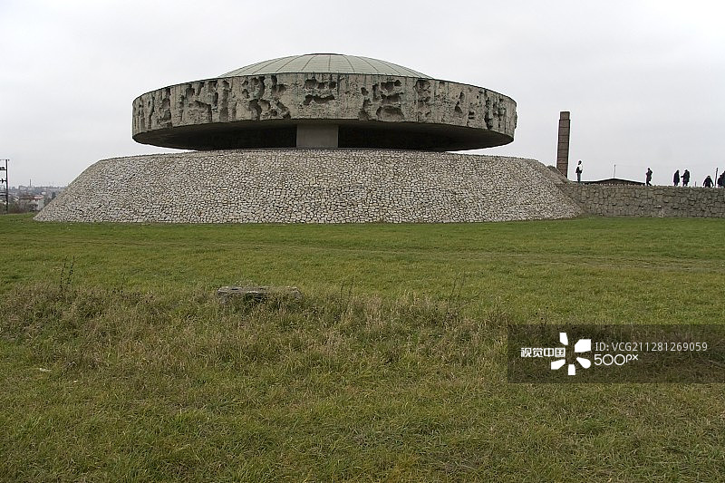 波兰马伊达内克集中营纪念馆圆形陵墓图片素材