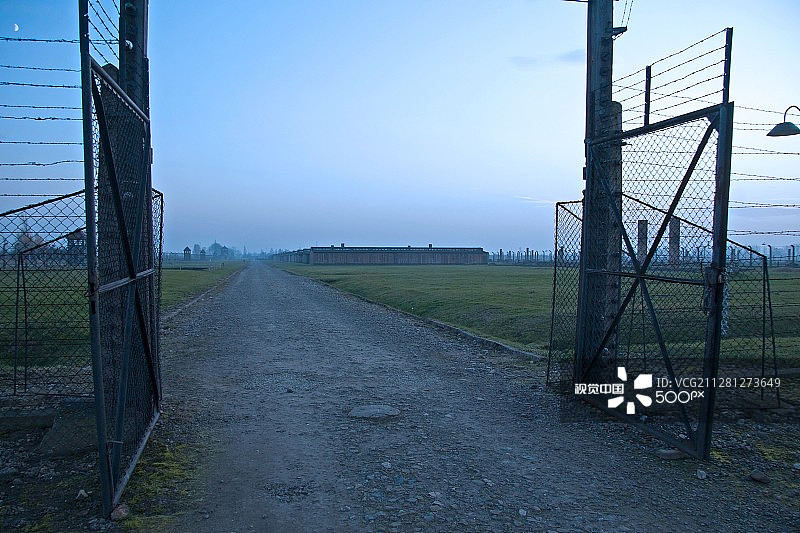 波兰奥斯威辛-比克瑙集中营入口大门图片素材