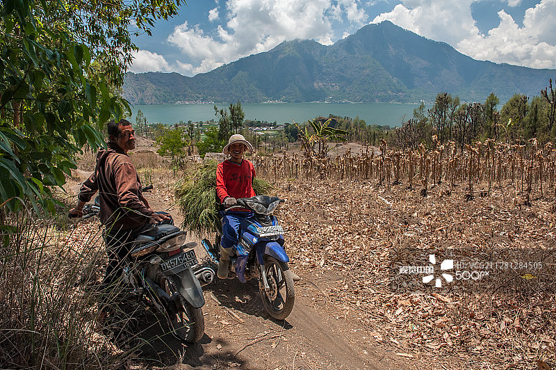 巴图尔火山附近的日常生活图片素材