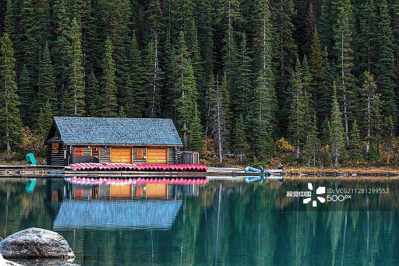 路易斯湖的船站图片素材