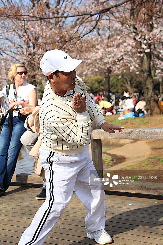 上野公园的街头表演者图片素材