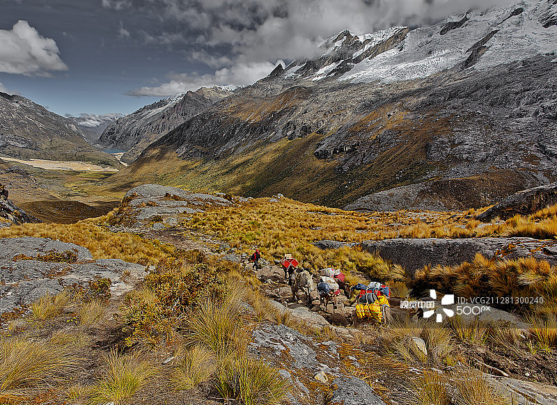 秘鲁布兰卡山脉圣克鲁斯河谷图片素材
