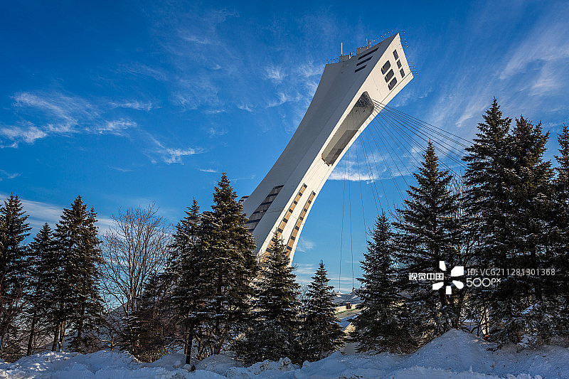 冬季的蒙特利尔塔和奥林匹克体育场图片素材