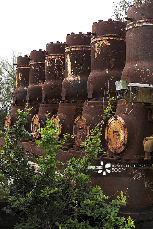 废弃的工业水泵图片素材