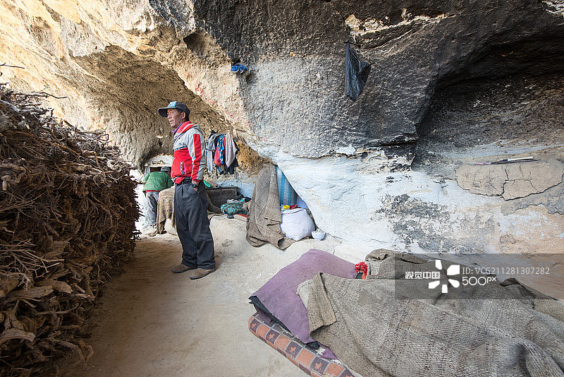 来自加普的洞穴居民 - 上穆斯塘图片素材