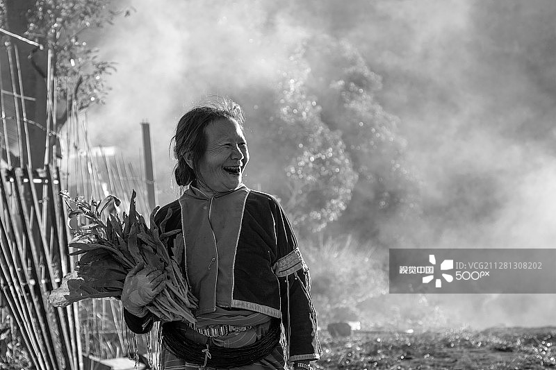 部落的微笑图片素材