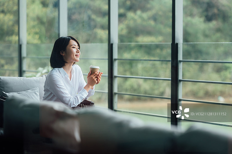 亚洲年轻商务女白领图片素材