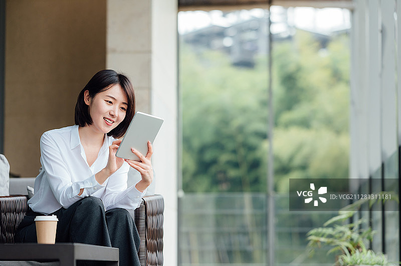 亚洲年轻商务女白领图片素材