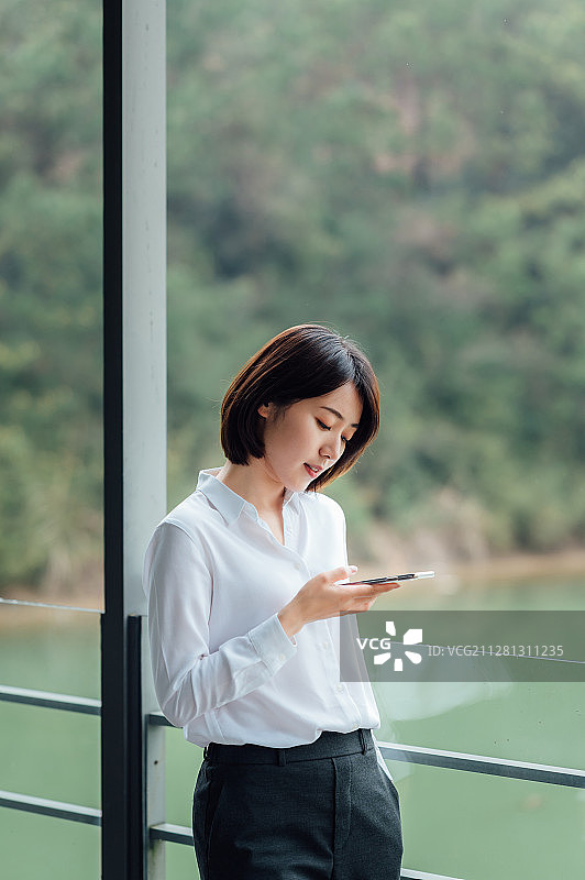 亚洲年轻商务女白领图片素材