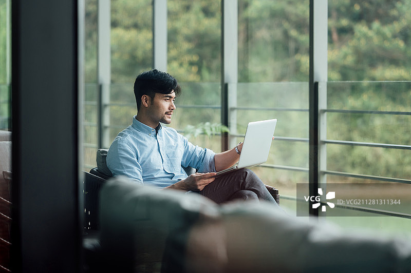 亚洲年轻商务男士图片素材