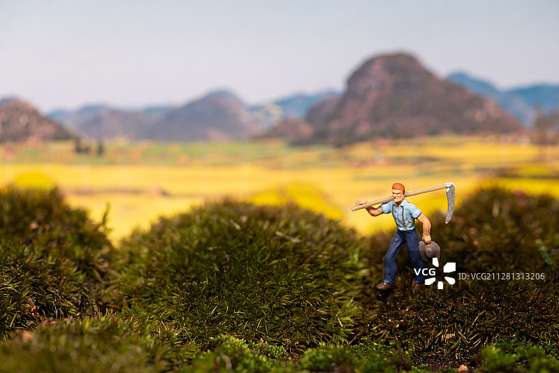 微缩场景中劳动的人图片素材