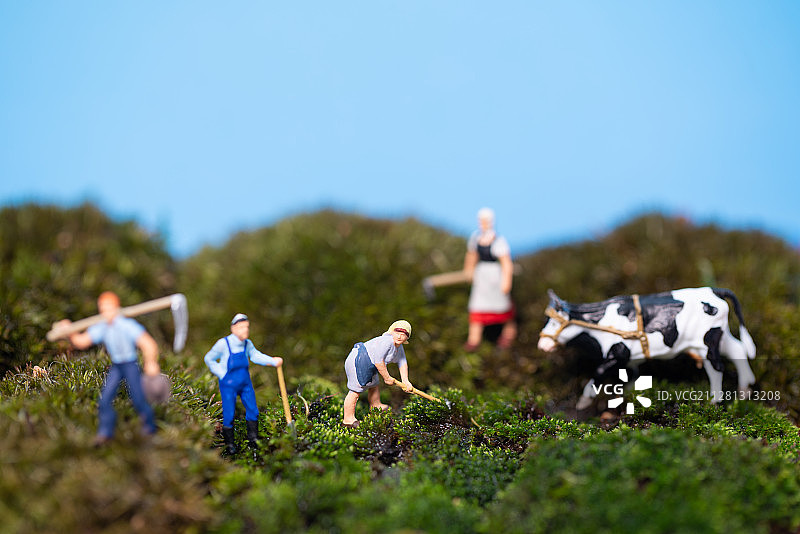 微缩场景中劳动的人图片素材