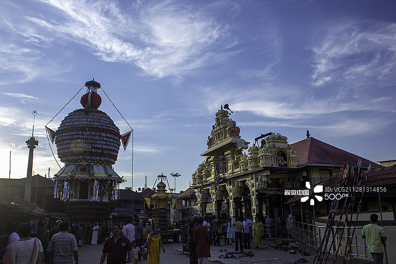 寺庙和战车图片素材