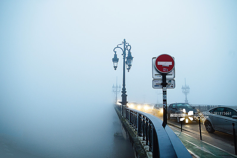 波尔多雾景图片素材